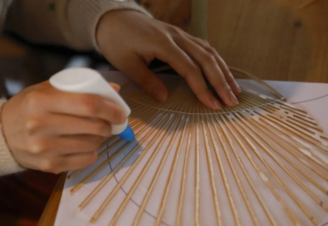 在网红乡村见证缘分的开端,古法手作,带货直播拉近