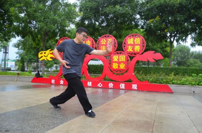 武当剑孙氏太极剑刘艳杰演练太极功夫扇八极拳表演者:古博文,师从张顺