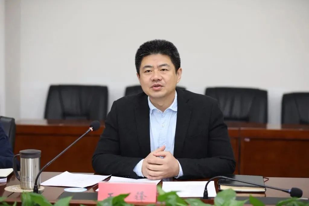 山东头改造等项目进展情况汇报后,王锋对各项目单位为崂山城市更新