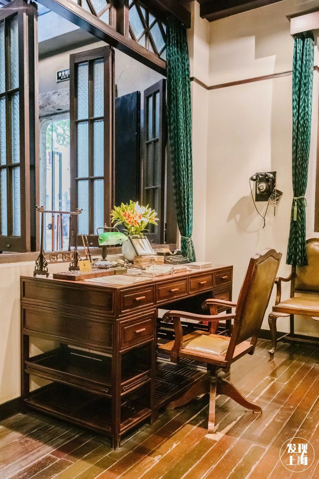 该有的分区却一个不少,厢房卧室,书房,厨房,亭子间……都安排的很考究