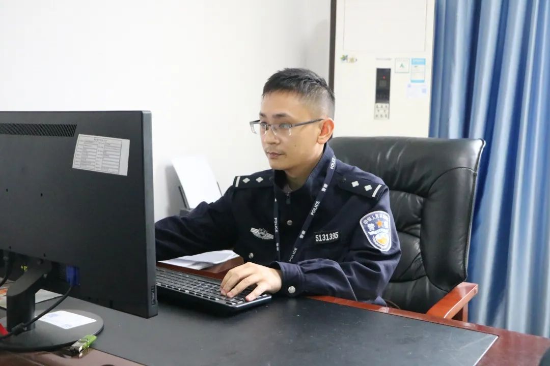 智能化尖兵用汗水书写青春的代码