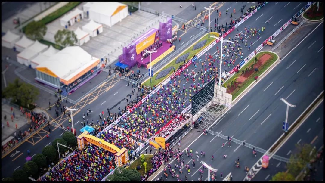 鸣枪开跑(奥运会马拉松达标赛)2020南京马拉松暨全国马拉松锦标赛