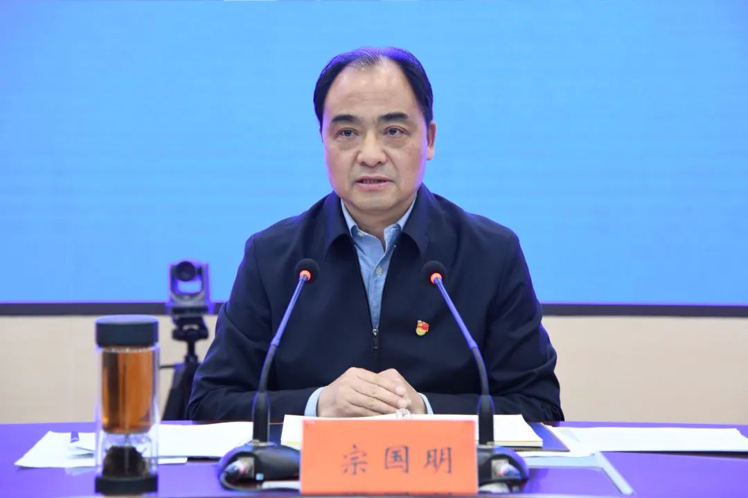 11月25日上午,新安召开脱贫攻坚调度会,县领导宗国明,武韬,张聿亭