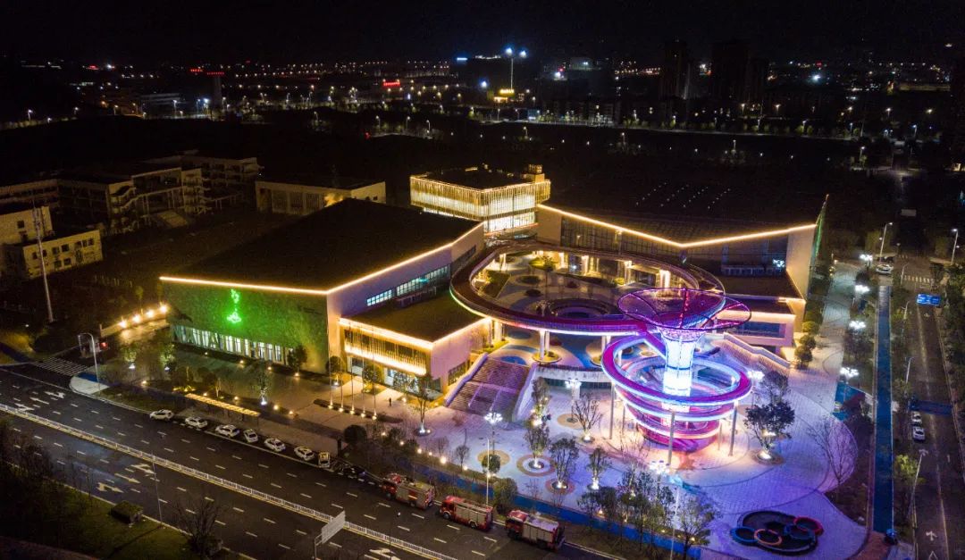 银河幻影醉都梁与你邂逅梁平体育馆游泳馆迷人夜色