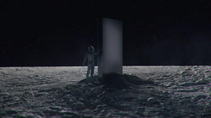 在《2001:太空漫游》这部经典科幻电影中,外星超级文明在月球上立起了