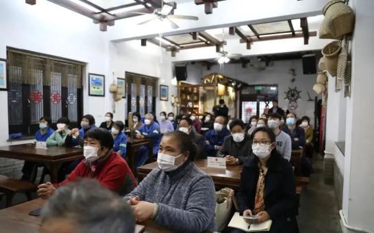 隨後,陳光普又將黨的十九屆五中全會精神送至山陽漁村茶室.