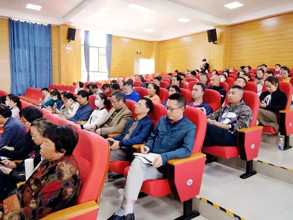 州教育体育局学习贯彻党的十九届五中全会精神宣讲活动在蒙自举行