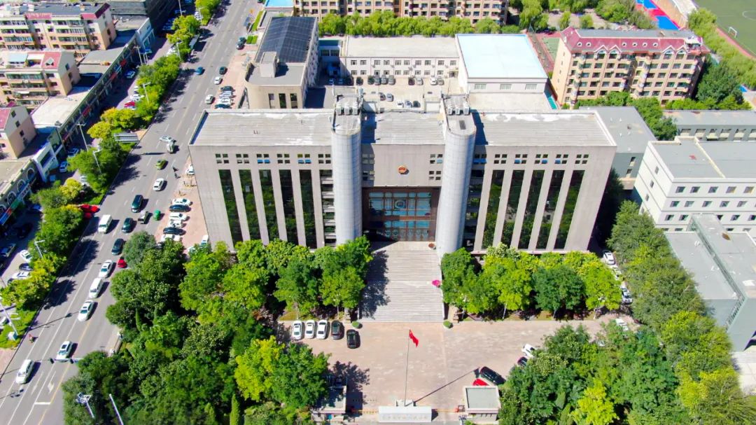 践行四个铁一般展示服务新形象