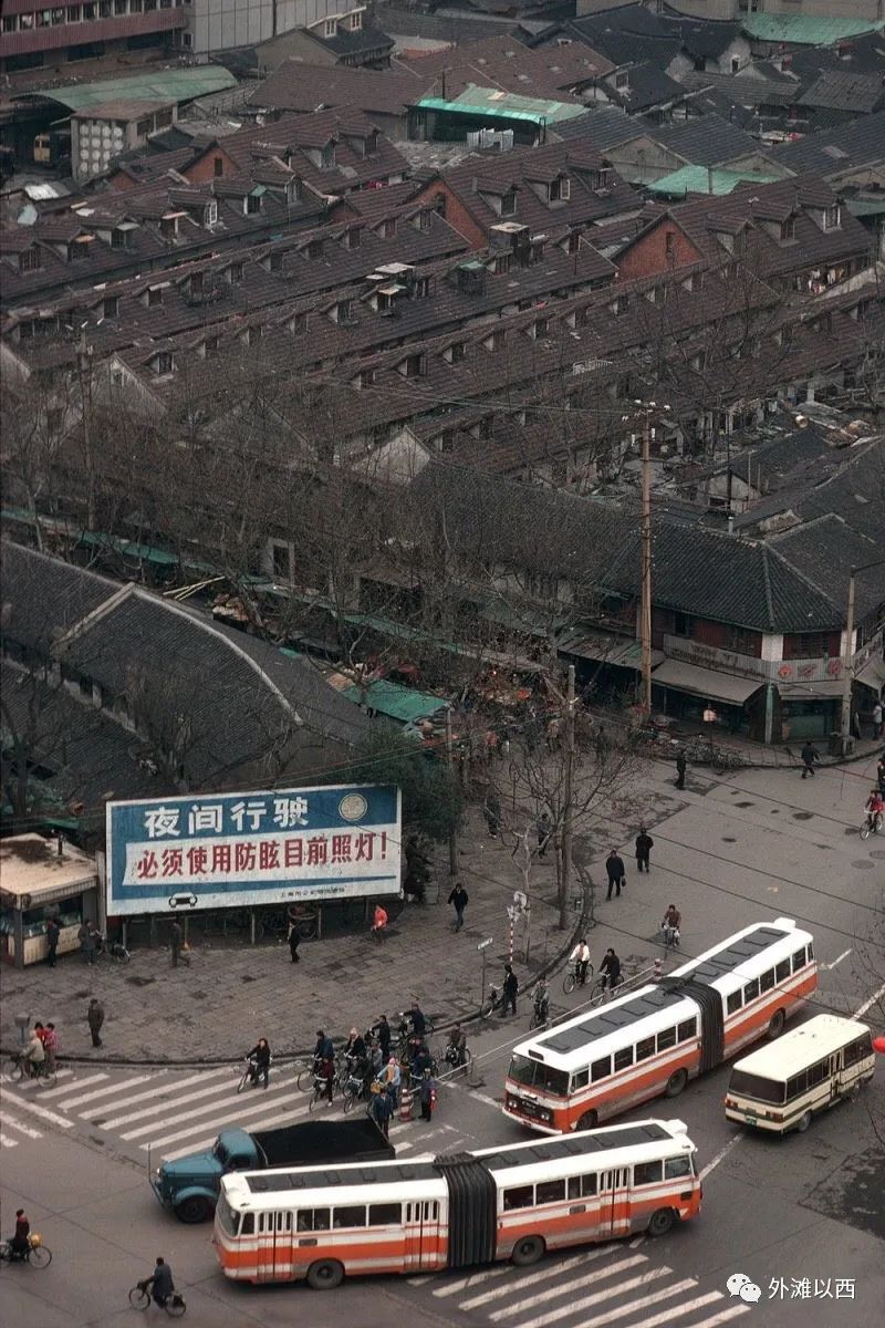 摄影:bill hawk 1988年来源:《五角场镇志》1988年上海浦东,浦西1987