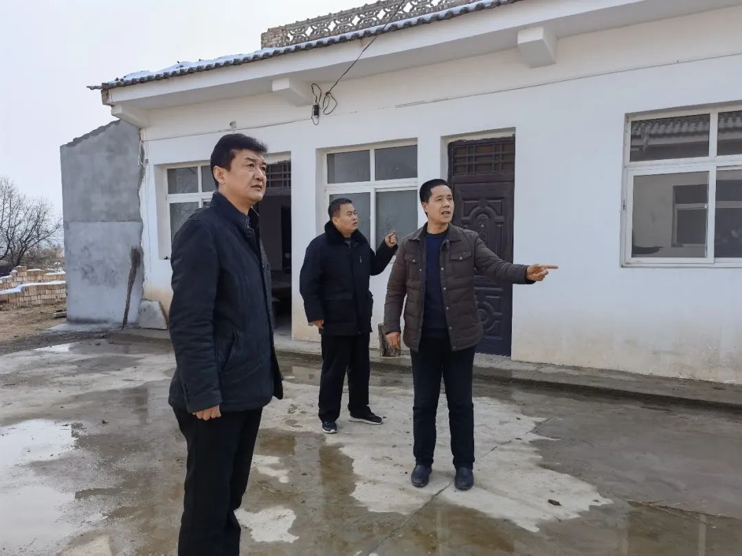 礼泉法院院长马亚军深入三联村安排部署脱贫攻坚工作