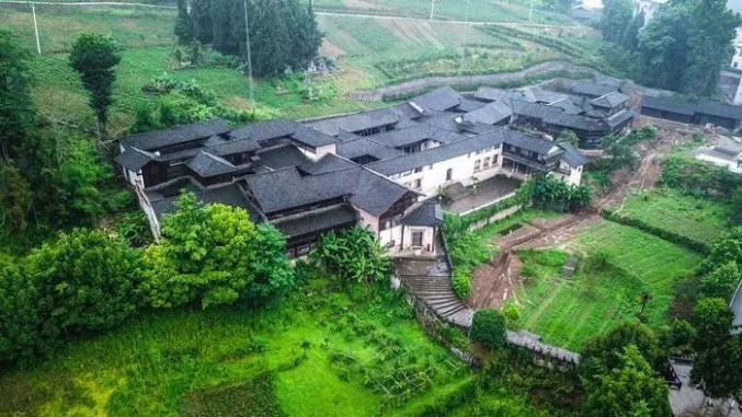 在水井村,感受古建筑群的魅力