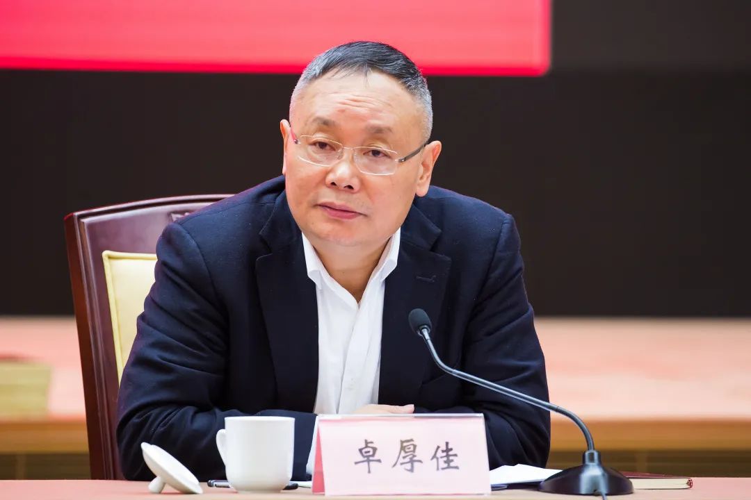 市社会主义学院常务副院长卓厚佳在会上宣读了《关于成立宁波市