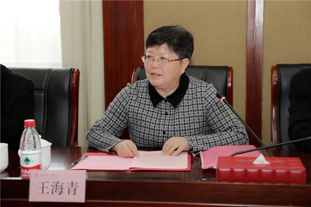 民盟青浦区委主委王海青,民建上海政法学院支部副主委鲍长生为支部