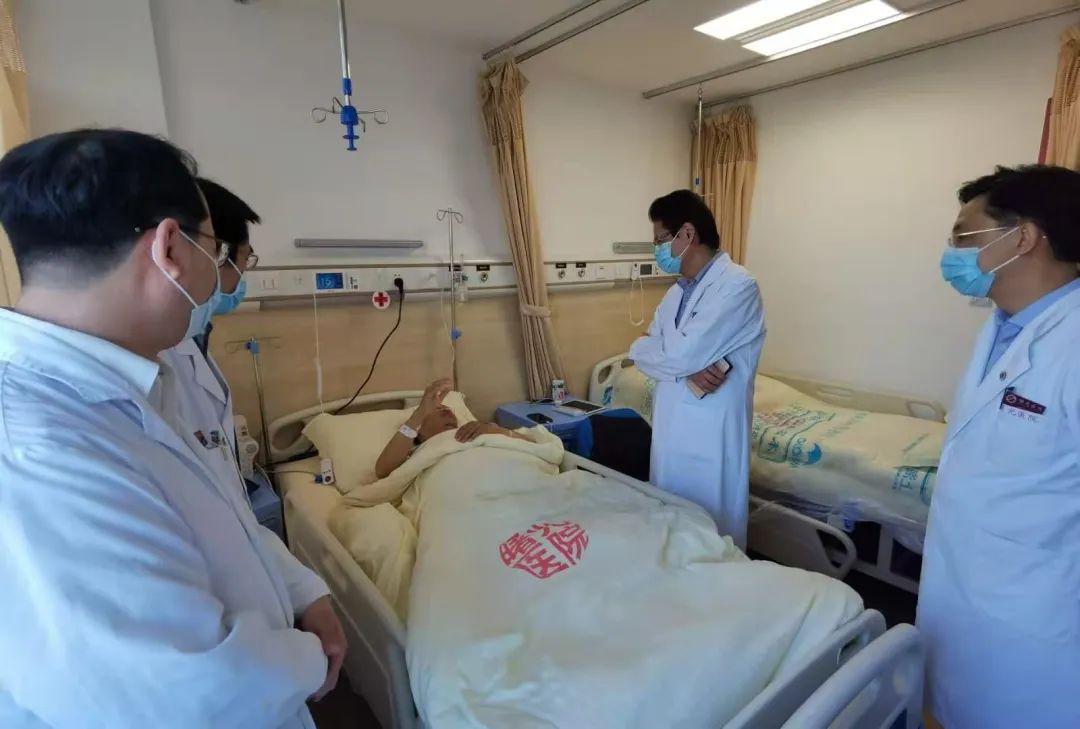 前列腺机器怎么治疗【曙光·新闻】机器人微创新时代——曙光医院完成沪上首例Xi达芬奇机器人辅助单孔前列腺癌根治术_https://www.jmylbn.com_新闻资讯_第4张