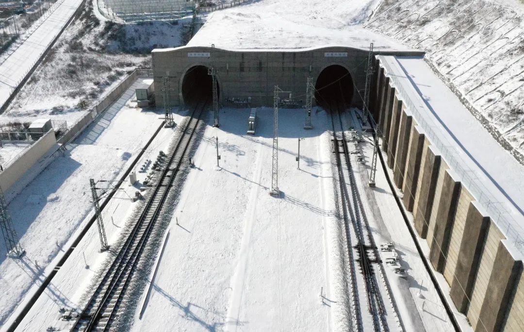 全国铁路高风险隧道之最 木寨岭隧道