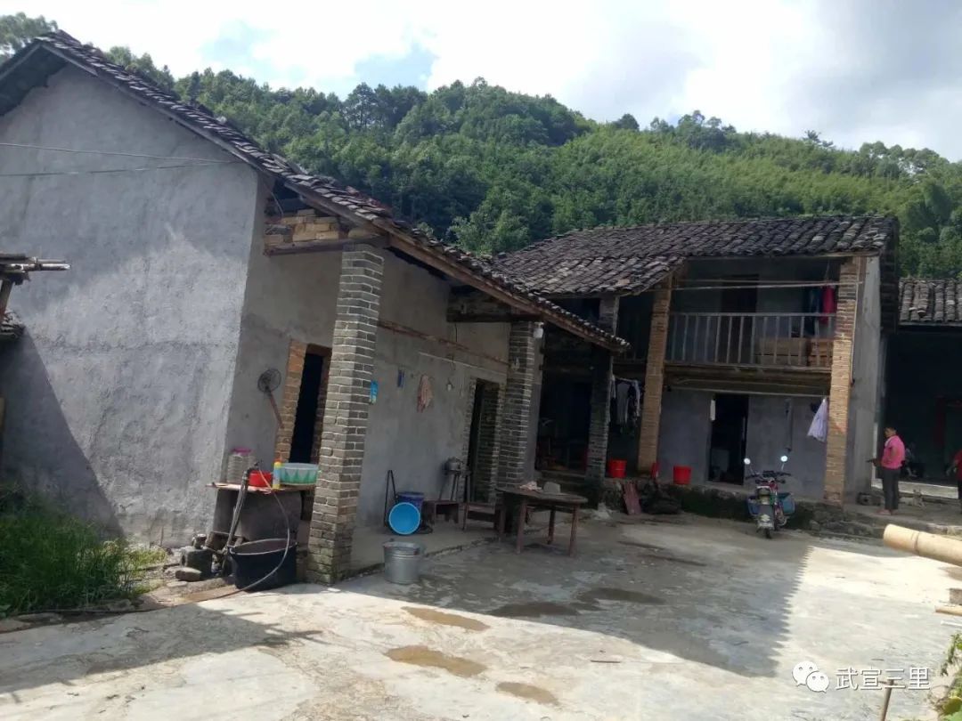 撸起袖子加油干真情真意为脱贫记武宣县三里镇下江村党组织第一书记