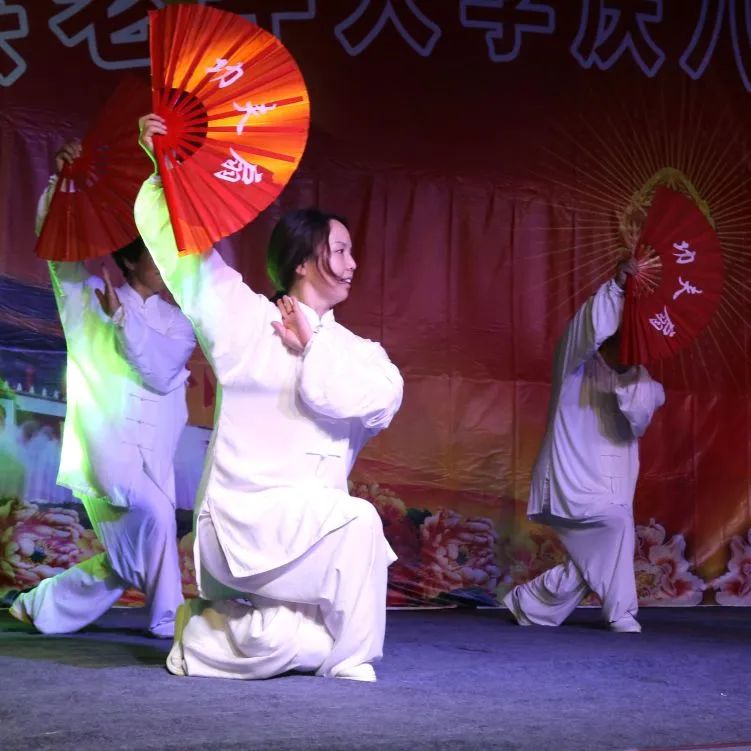 此次7周年店庆,商场东区一楼将被打造成"百姓戏台",沪剧,京剧,越剧