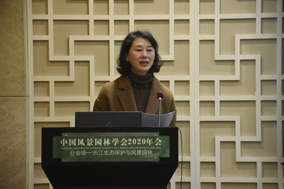 报告内容(一)重庆大学建筑城规学院院长杜春兰教授主持开幕式重庆大学