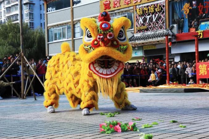 第十六届瑶族盘王节系列活动丨舞狮武动精气神梅花桩表演吸睛