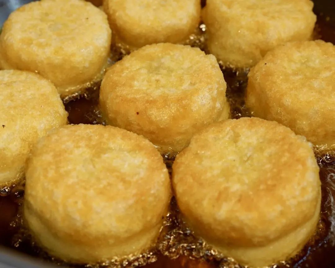 金山人爱吃的这款油墩子,与一般的都不太一样!