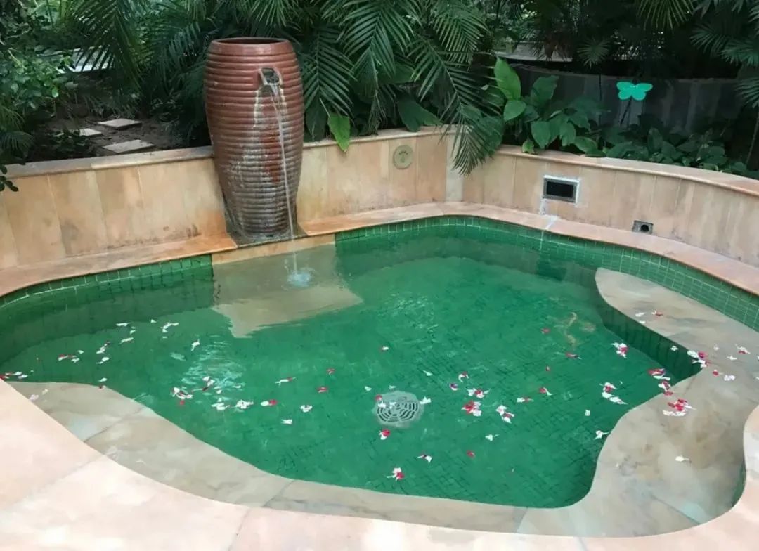泡温泉回来起疙瘩（泡温泉为什么会过敏）