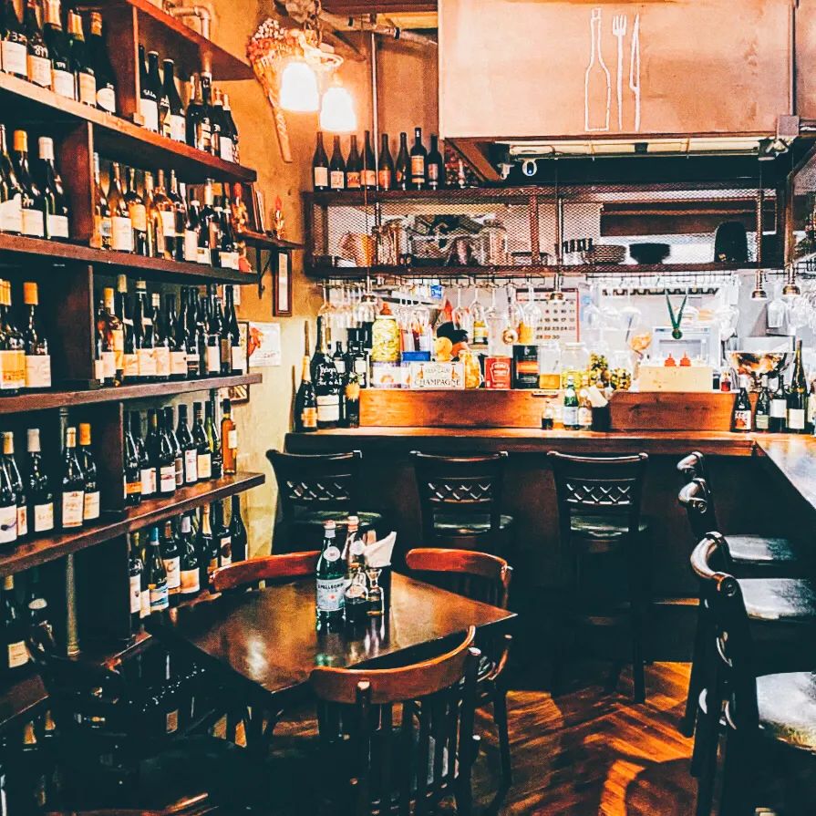 下班后当然要找一家温暖小酒馆,无论是创意鸡尾酒特调,经典日本威士忌