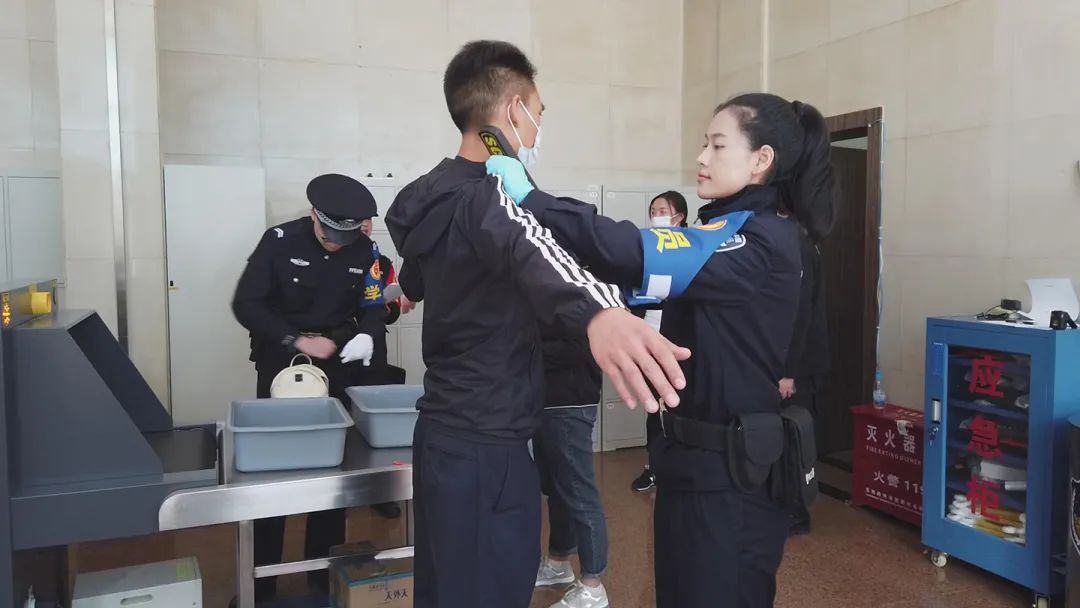 赞盘龙法院在全市法警大队安检技能大比武中拔得头筹