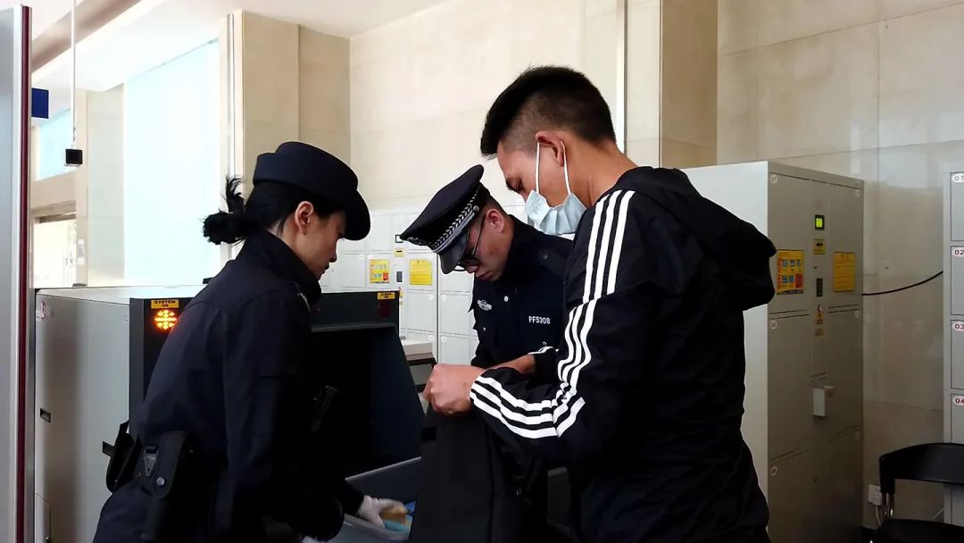赞盘龙法院在全市法警大队安检技能大比武中拔得头筹
