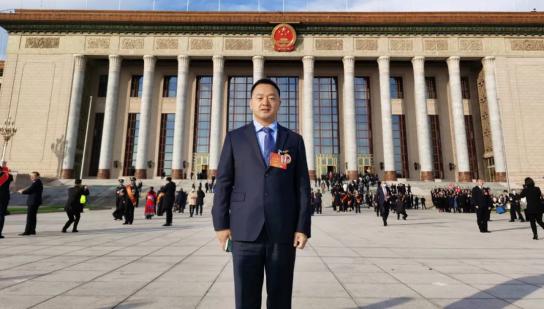 纪建松荣获全国劳动者最高荣誉称号