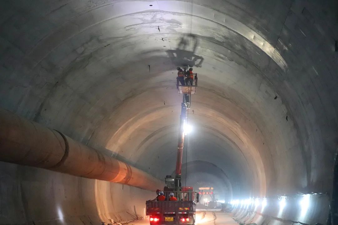 好消息郑万高铁重庆段奉节隧道顺利贯通