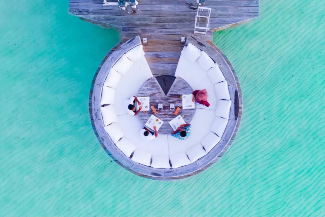 漂浮在马尔代夫海面上的有机餐厅再次掀起素食革命