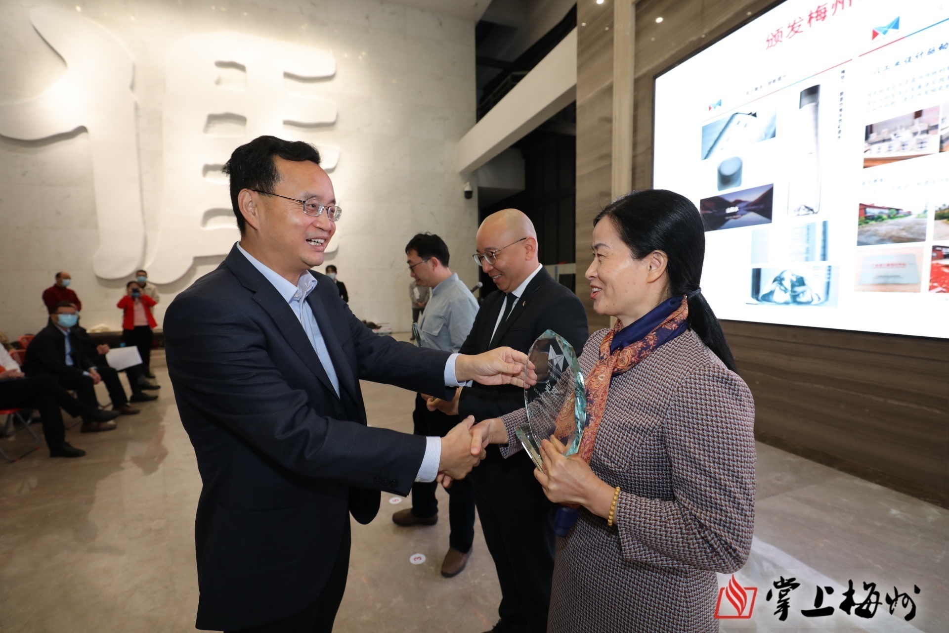 这39人,是广东梅州第一届工艺美术大师!