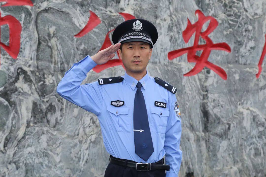 中年民警图片