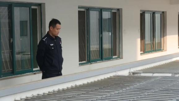 8点半,管教民警开始组织在押人员放风.