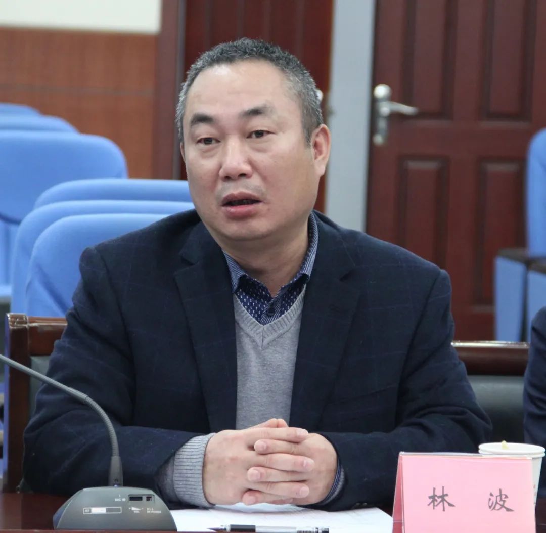 开门纳谏内江中院召开律师座谈会