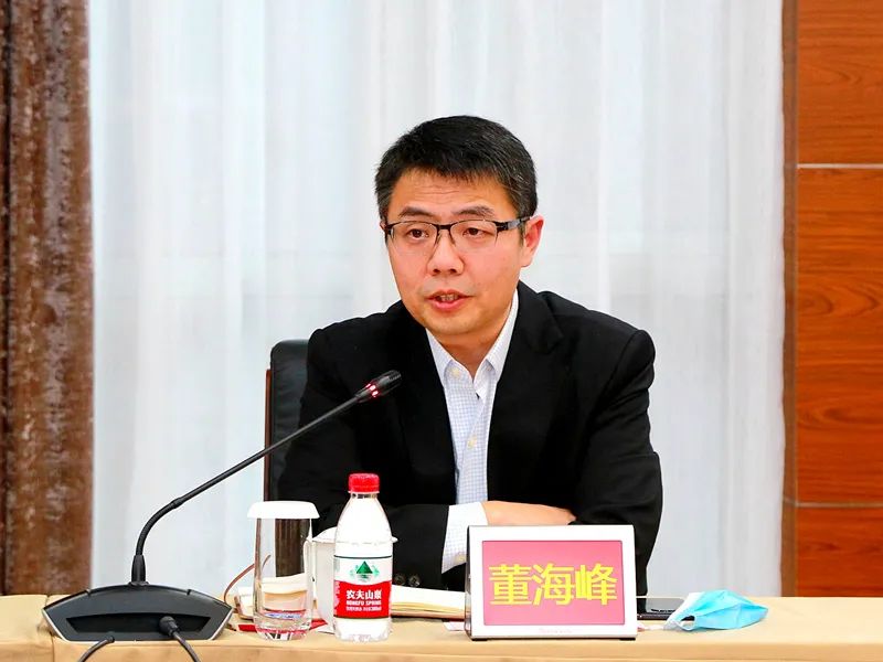 张斌副院长,董海峰副局长,孟庆源副区长,李铭副区长,李健院长见证了