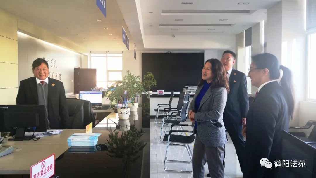 大理州中院代理院长童晓宁到鹤庆法院调研指导工作