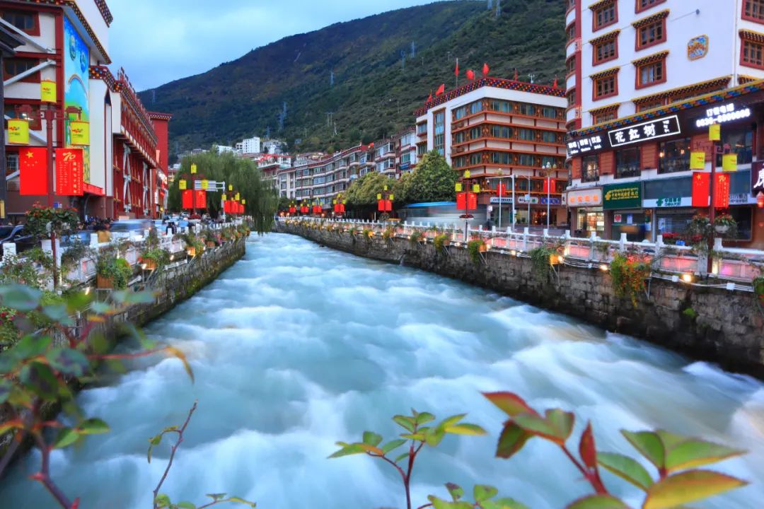 跑马山,郭达山繁星点点折多河雅拉河在瑟瑟寒风伴奏下像是在唱着溜溜