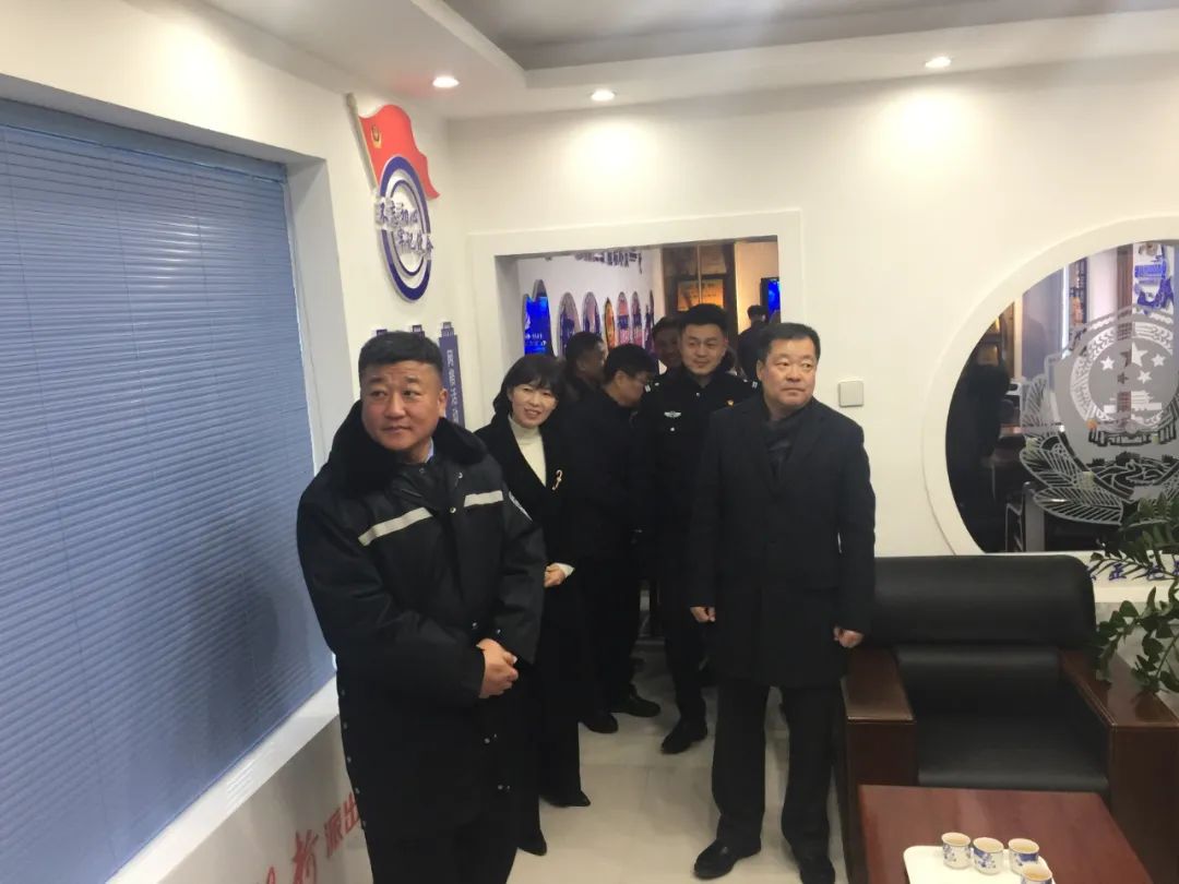 效,构建成"一驿站,三平台,多网格"上下联动,左右协调的社会治理新模式