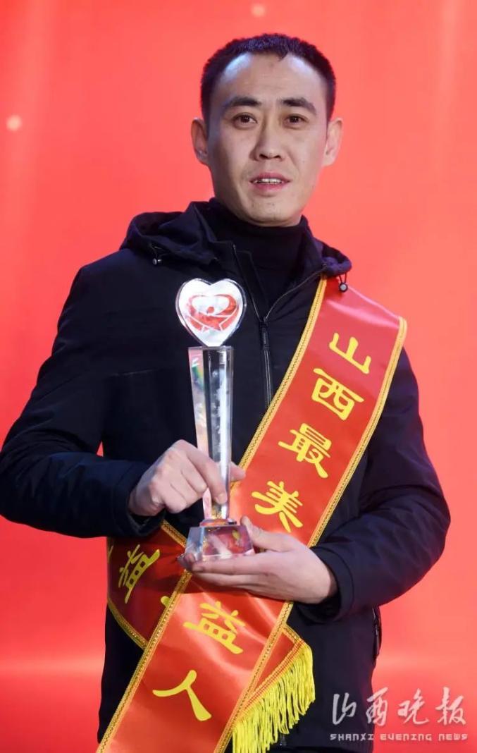 成龙灿,38岁,交城公益顺风车协会会长沈菊芳,64岁,太原市血液中心服务