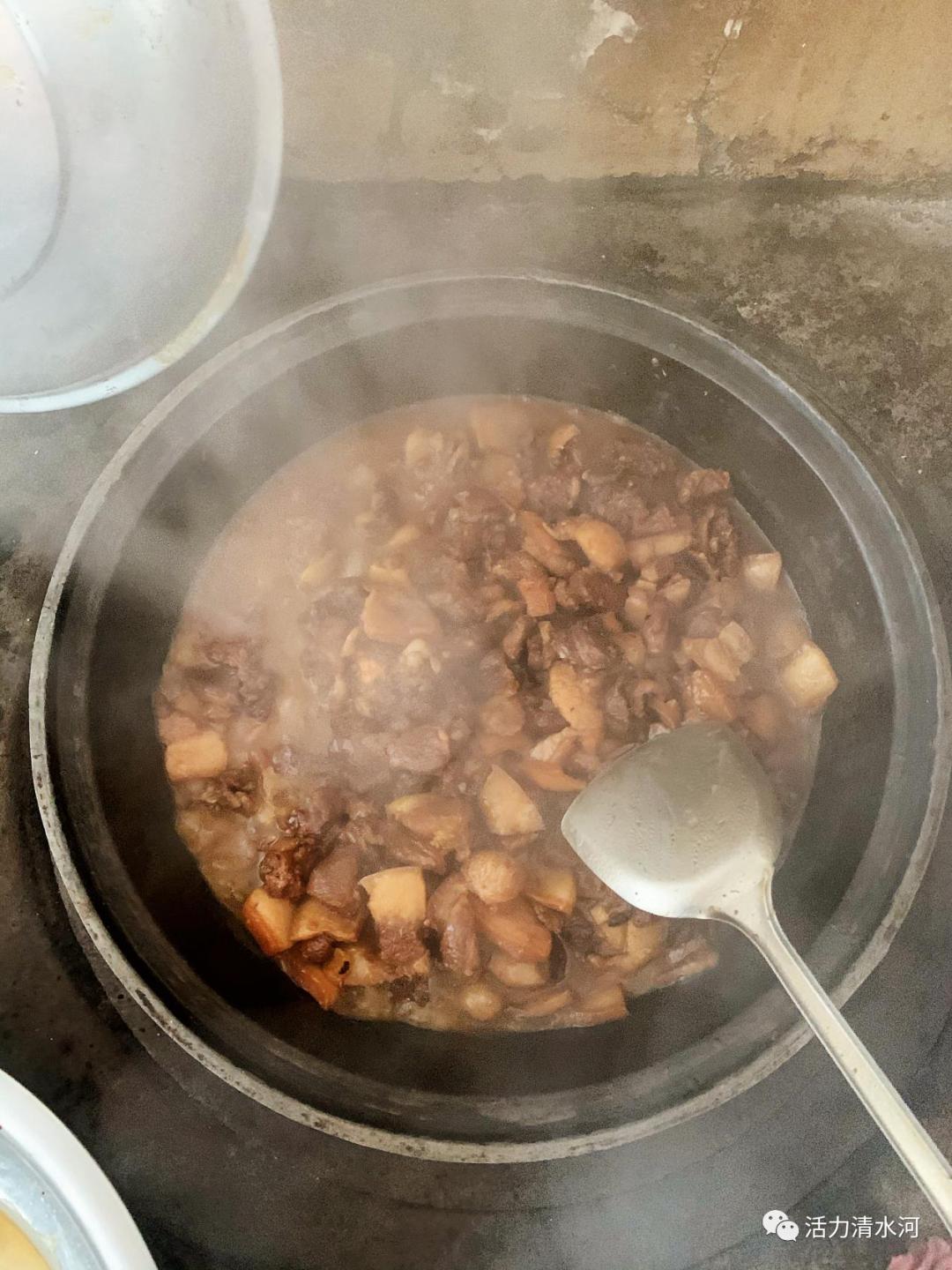 爱上内蒙古吃在清水河之九大锅浓情杀猪菜