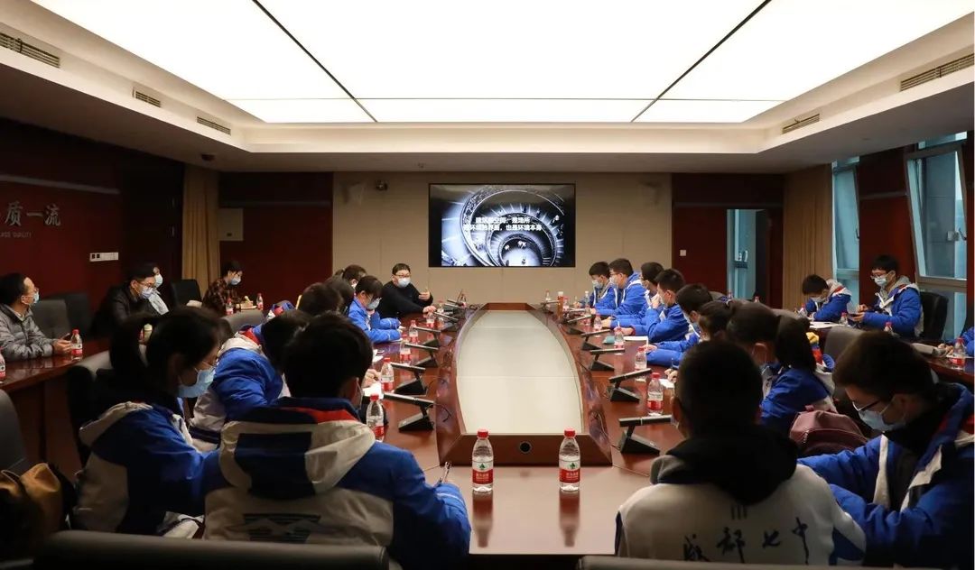 成都七中学子湖南人文学院参观学习活动