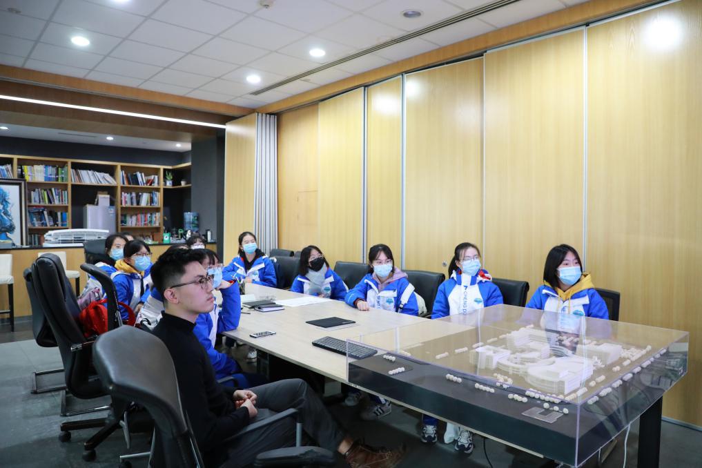 成都七中学子湖南人文学院参观学习活动