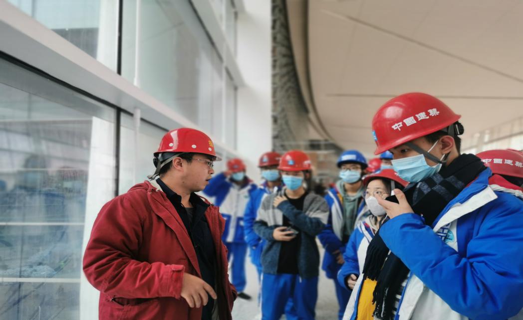成都七中学子湖南人文学院参观学习活动