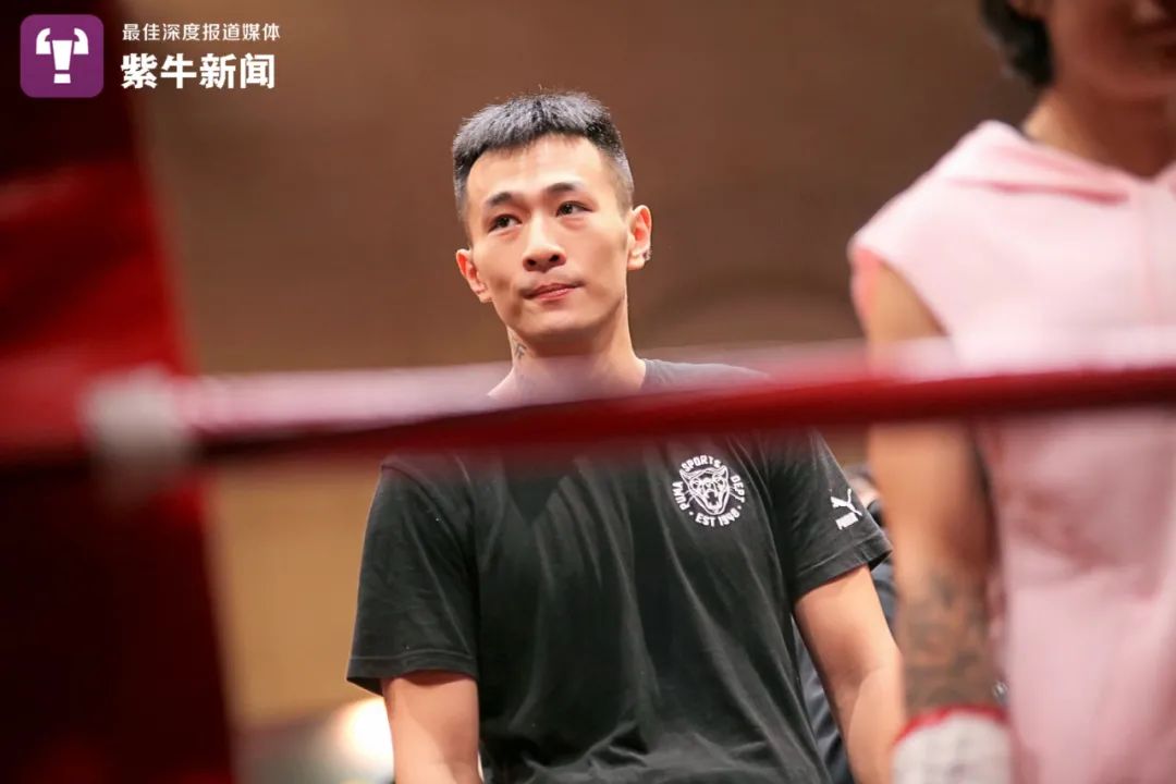 【紫牛头条】白天练拳晚上送外卖,拳击小白坚持4年终成"中国拳王"