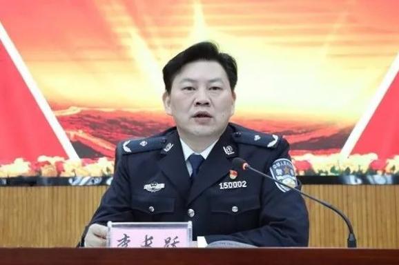 "纵深发展,12月1日上午,市局党委副书记,常务副局长李长跃率领警务