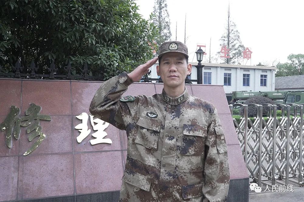 钟波,四级军士长,入伍16年来,先后参加各类演习装备保障10余次,无一