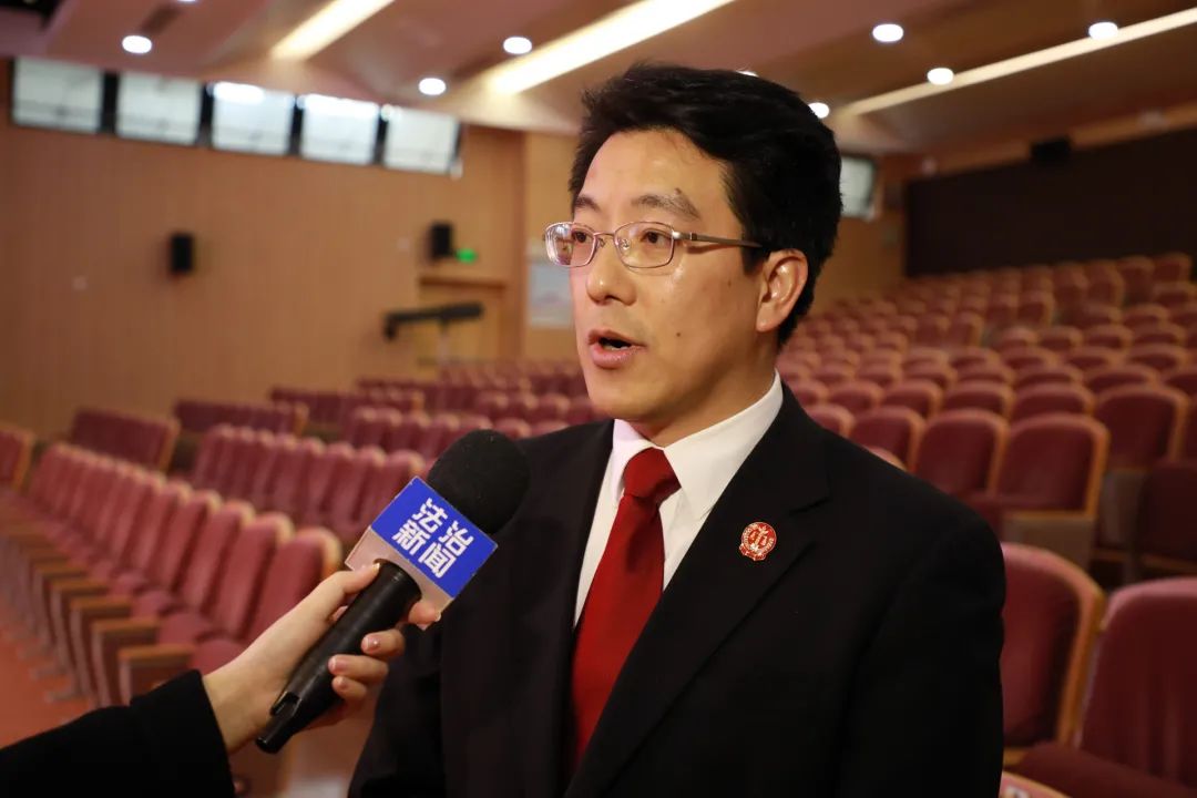 郭海云庭长接受记者采访时表示:"一中院始终重视未成年人权益保障.