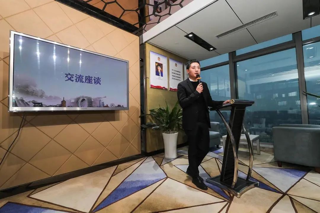 与会的新生代企业家同学分别作简要的公司介绍,之后吴兴区,南浔区,南