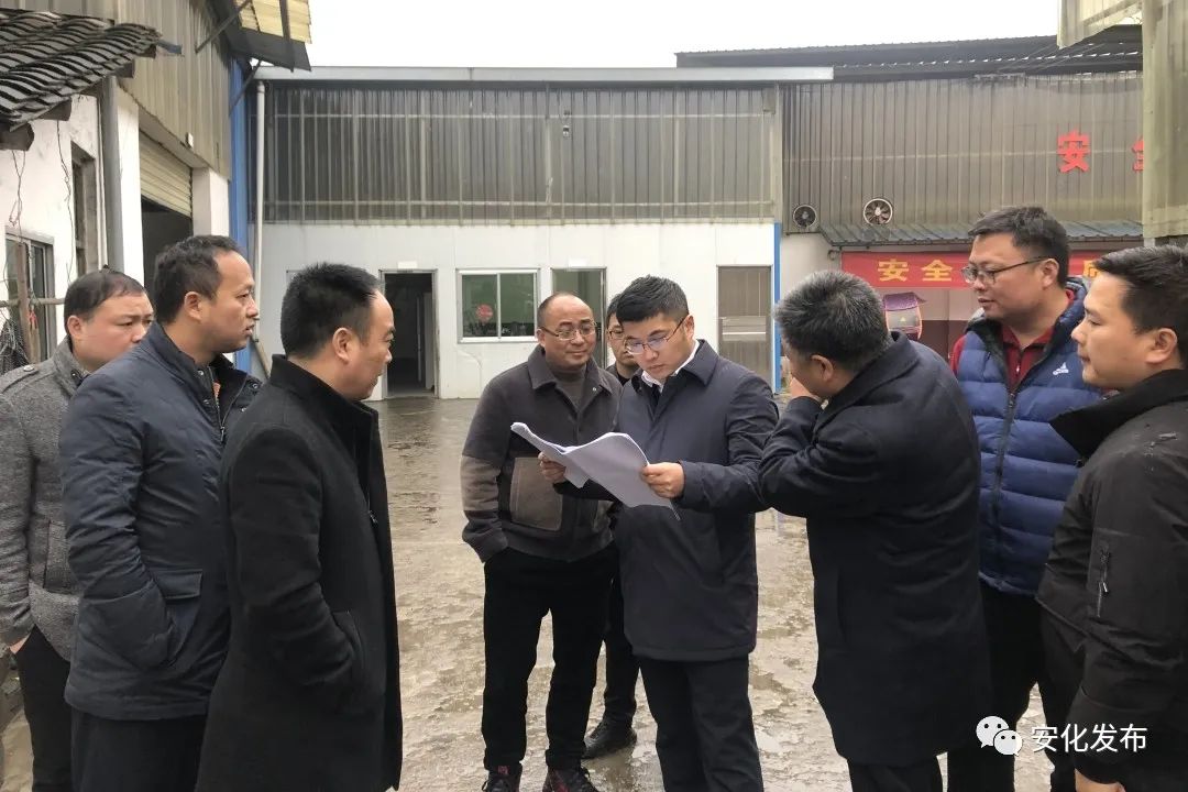 12月3日,安化县委副书记,县长肖义到东坪镇槎溪